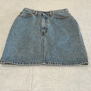 Women’s vintage 80s Levi’s jean skirt, size 9